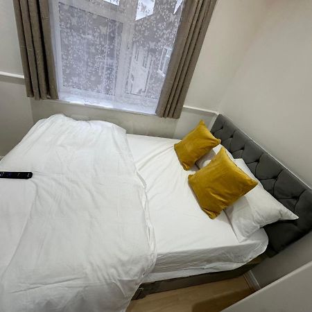 3Rd Studio Flat With Private Toilet And Bathroom Setup For Family Enjoyment 134 Keedonwood Road Bromley Exterior photo