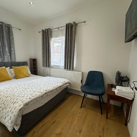 3Rd Studio Flat With Private Toilet And Bathroom Setup For Family Enjoyment 134 Keedonwood Road Bromley Exterior photo