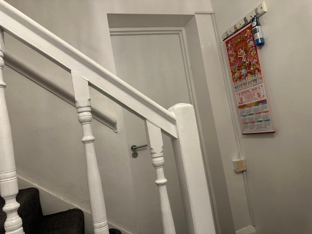 3Rd Studio Flat With Private Toilet And Bathroom Setup For Family Enjoyment 134 Keedonwood Road Bromley Exterior photo