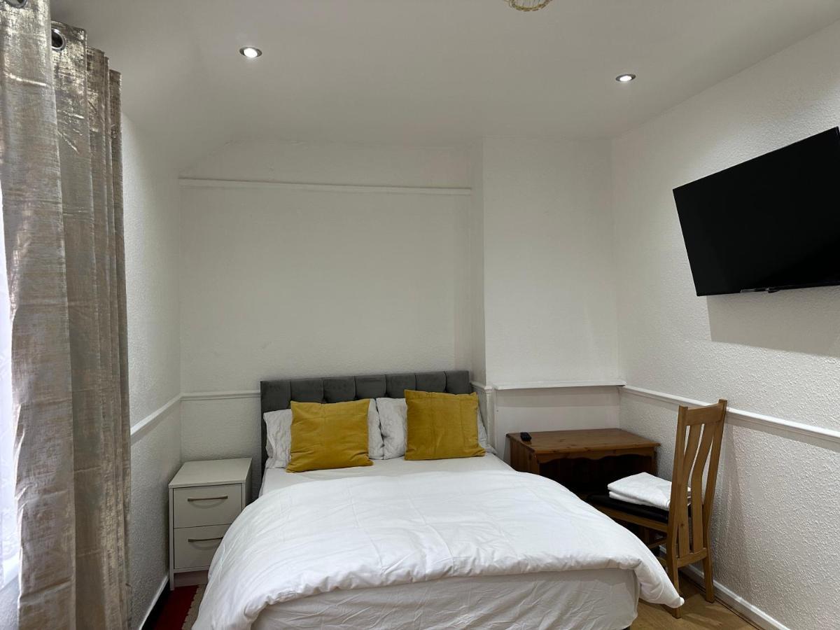 3Rd Studio Flat With Private Toilet And Bathroom Setup For Family Enjoyment 134 Keedonwood Road Bromley Exterior photo