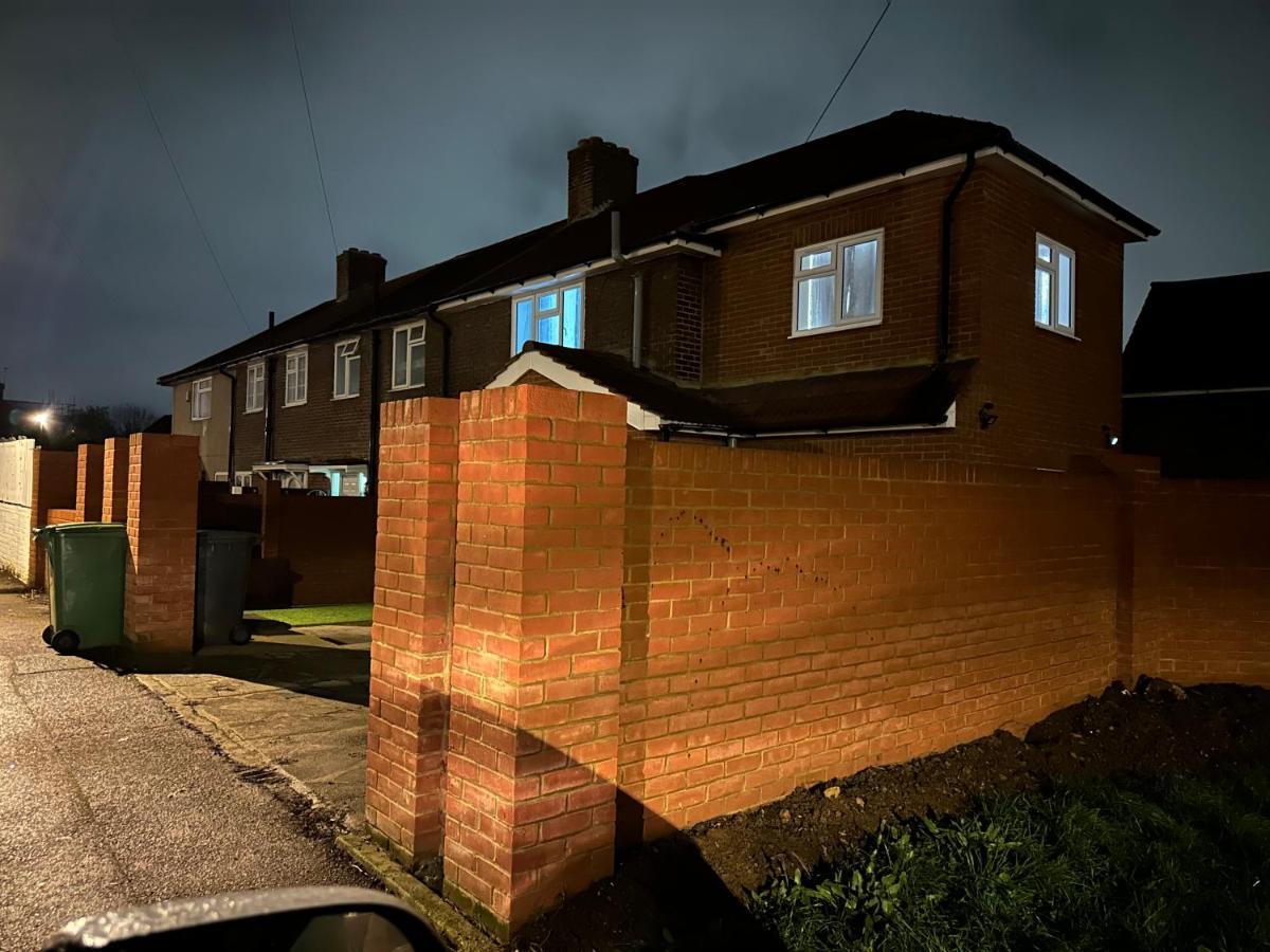 3Rd Studio Flat With Private Toilet And Bathroom Setup For Family Enjoyment 134 Keedonwood Road Bromley Exterior photo