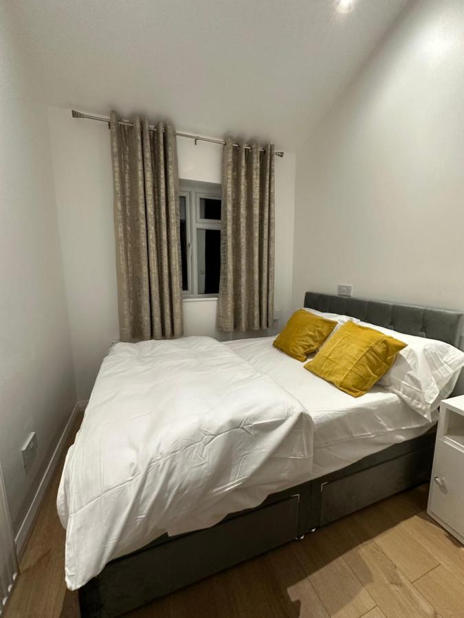 3Rd Studio Flat With Private Toilet And Bathroom Setup For Family Enjoyment 134 Keedonwood Road Bromley Exterior photo