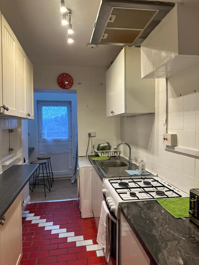 3Rd Studio Flat With Private Toilet And Bathroom Setup For Family Enjoyment 134 Keedonwood Road Bromley Exterior photo