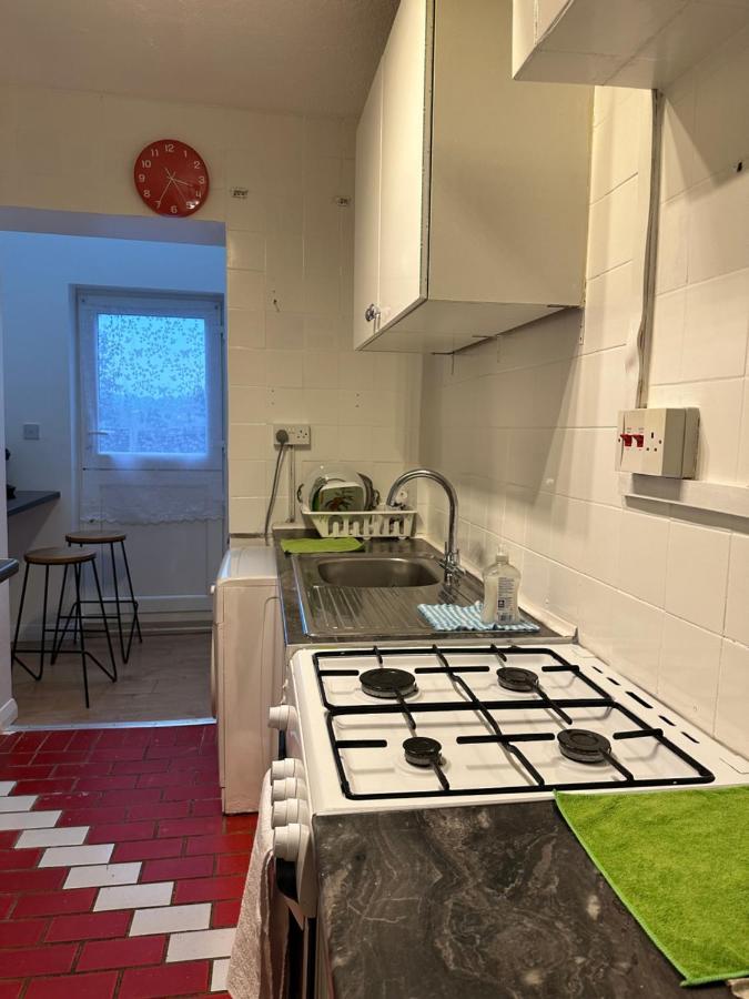 3Rd Studio Flat With Private Toilet And Bathroom Setup For Family Enjoyment 134 Keedonwood Road Bromley Exterior photo