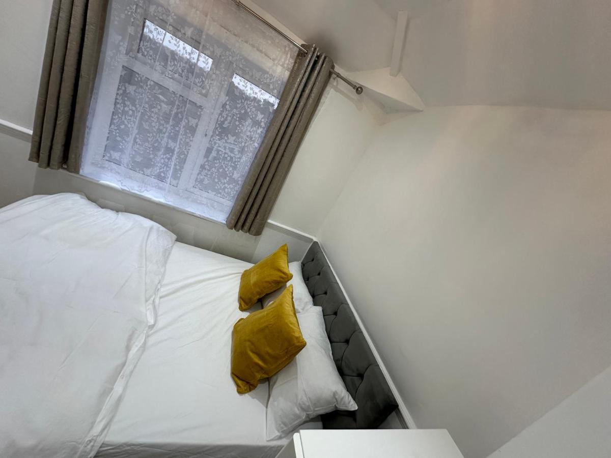 3Rd Studio Flat With Private Toilet And Bathroom Setup For Family Enjoyment 134 Keedonwood Road Bromley Exterior photo
