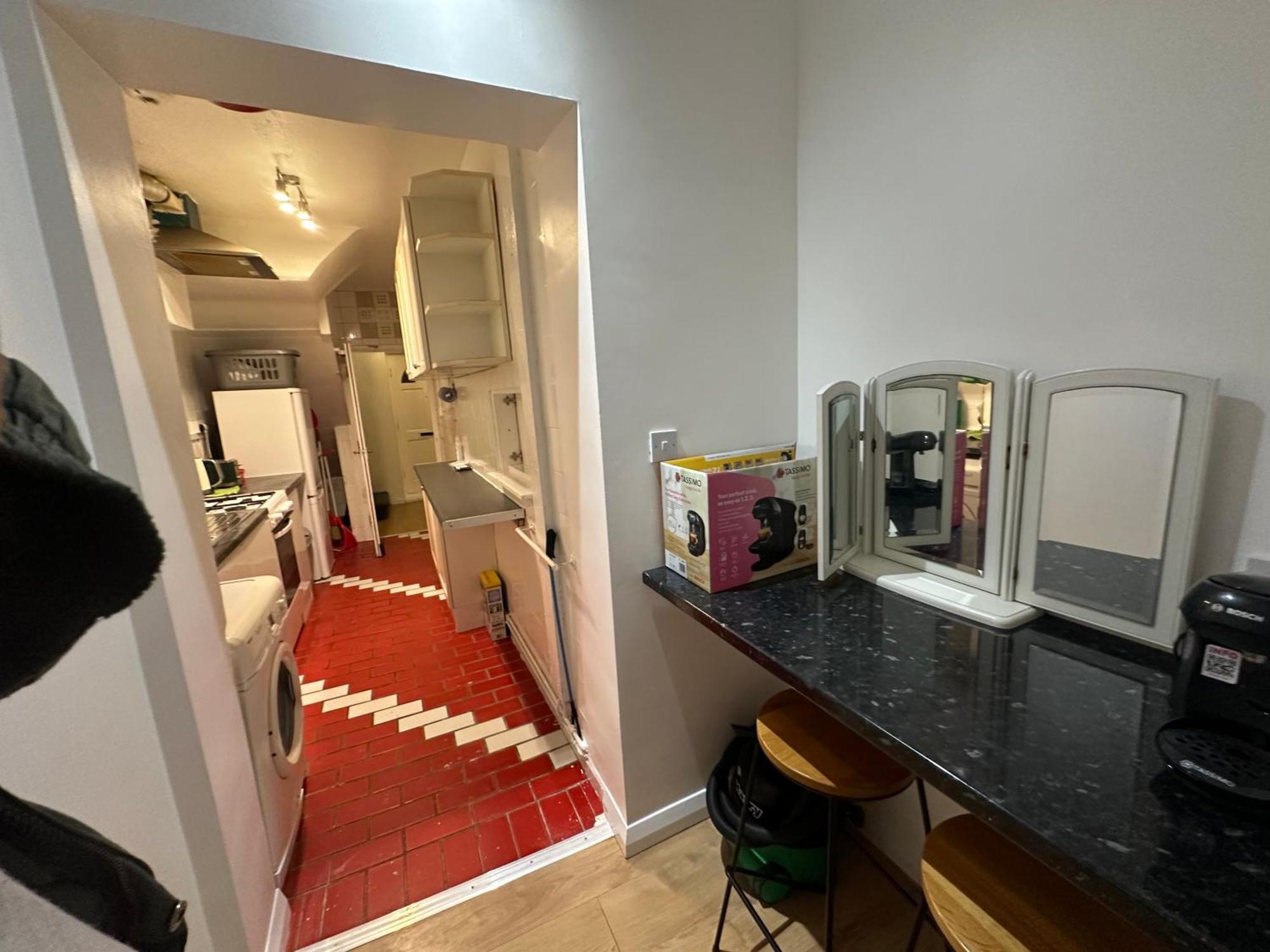 3Rd Studio Flat With Private Toilet And Bathroom Setup For Family Enjoyment 134 Keedonwood Road Bromley Exterior photo