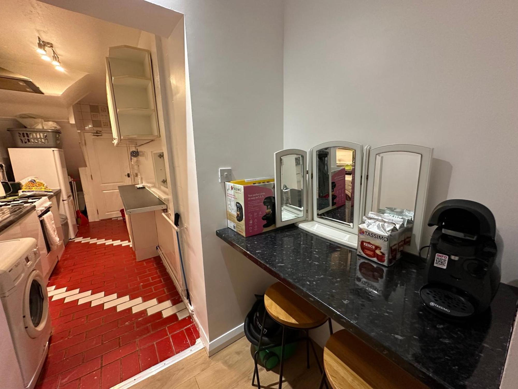 3Rd Studio Flat With Private Toilet And Bathroom Setup For Family Enjoyment 134 Keedonwood Road Bromley Exterior photo