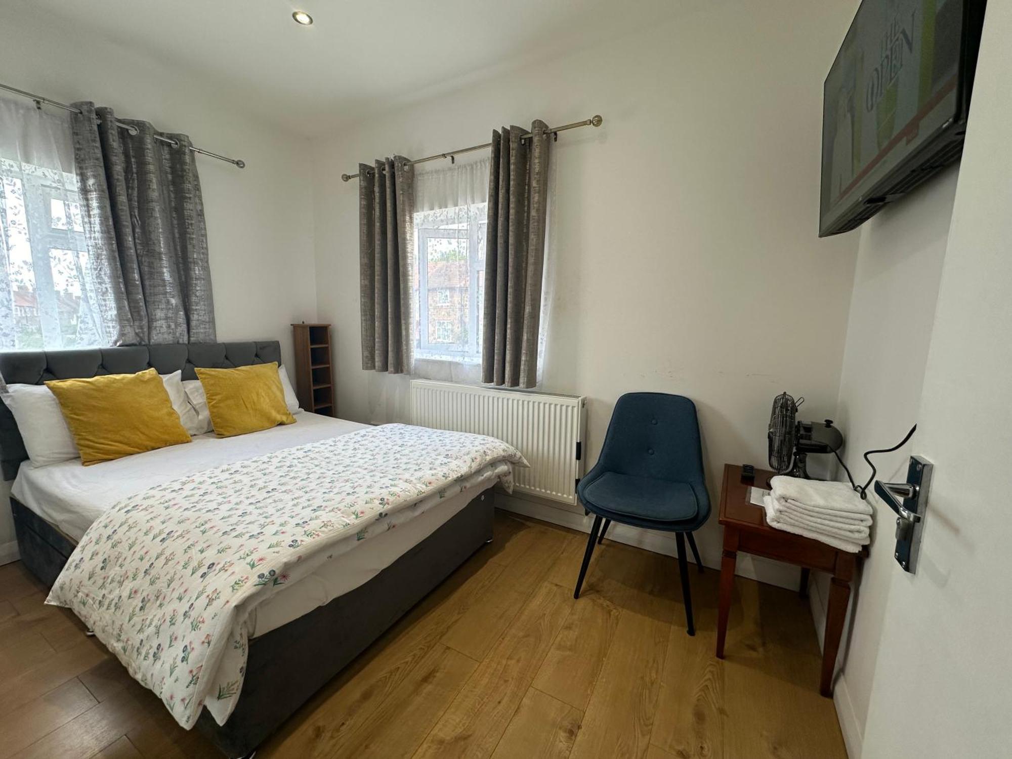 3Rd Studio Flat With Private Toilet And Bathroom Setup For Family Enjoyment 134 Keedonwood Road Bromley Exterior photo